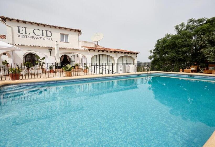 בית מלון כפרי El Cid Country Club