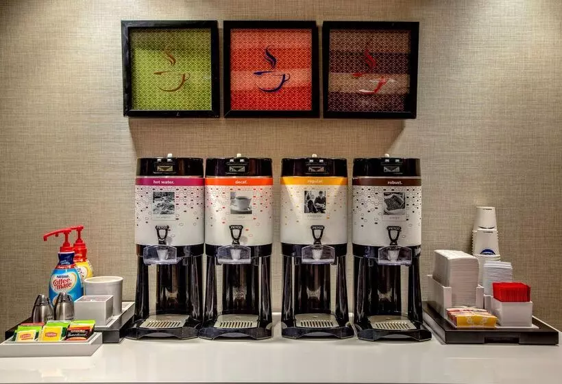 هتل Hampton Inn Rochesterirondequoit