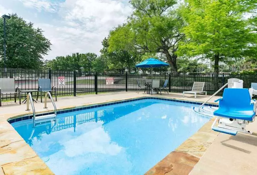 Microtel Inn & Suites By Wyndham Austin Airport