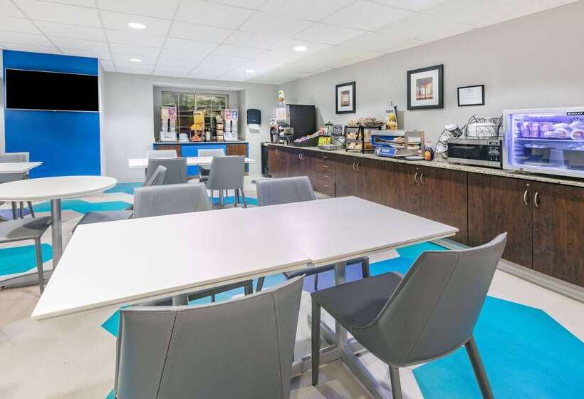 Microtel Inn & Suites By Wyndham Austin Airport