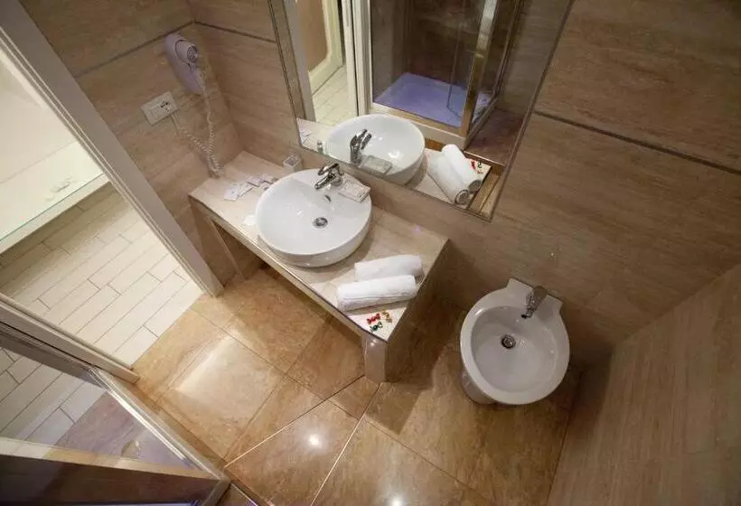 פונדק Town House Fontana Di Trevi