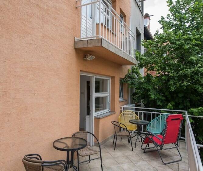 ホテル Bubu Hostel