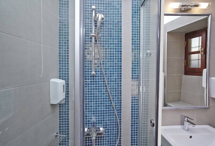 בית מלון כפרי Kastro