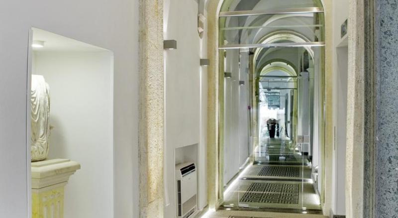 هتل Navona Palace Luxury Inn