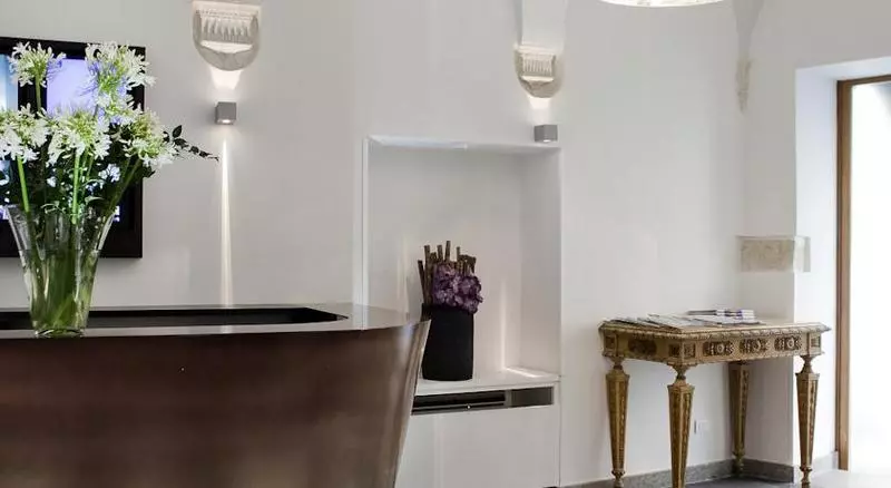 هتل Navona Palace Luxury Inn