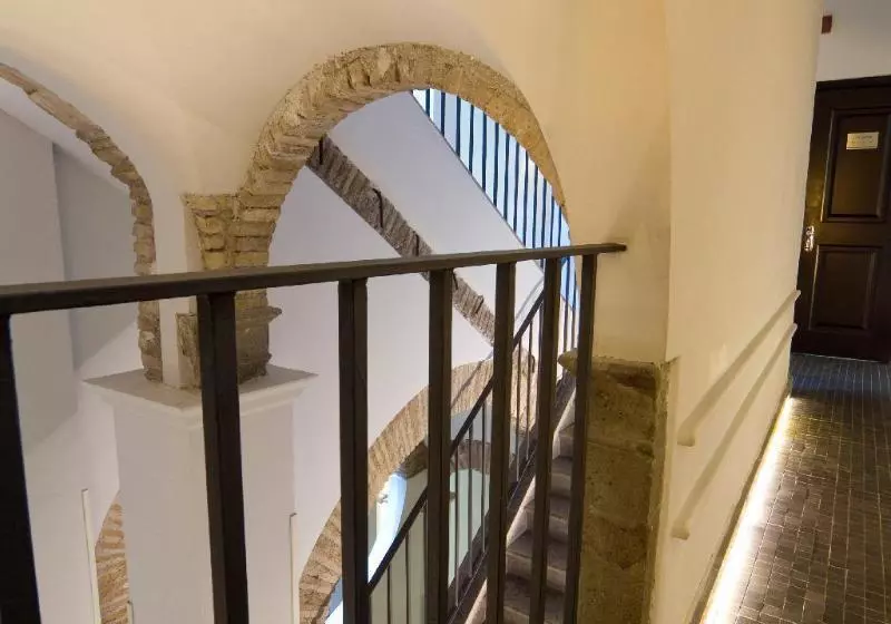 هتل Navona Palace Luxury Inn