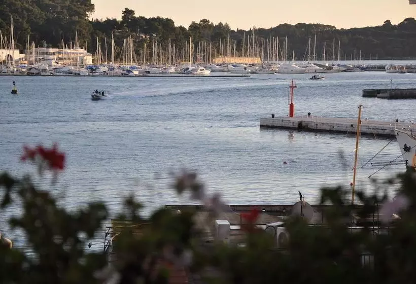 هتل Villa Tuttorotto