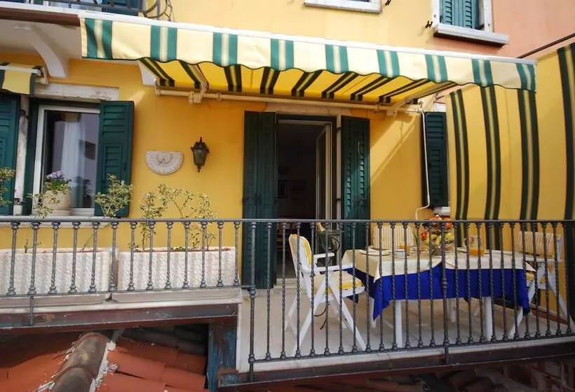 هتل Villa Tuttorotto