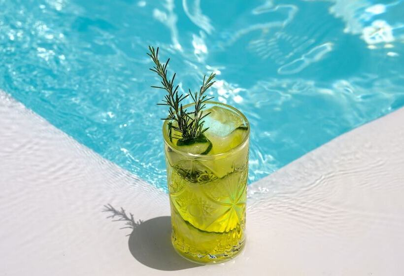 Nissia Beach Apartments & Suites