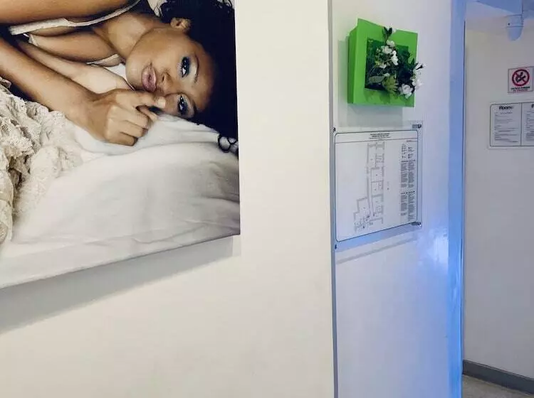 פונדק Irooms Spanish Steps