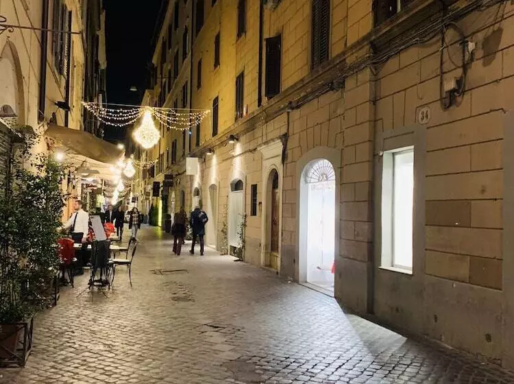 פונדק Irooms Spanish Steps