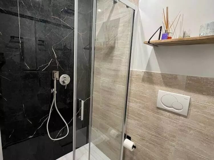 פונדק Irooms Spanish Steps