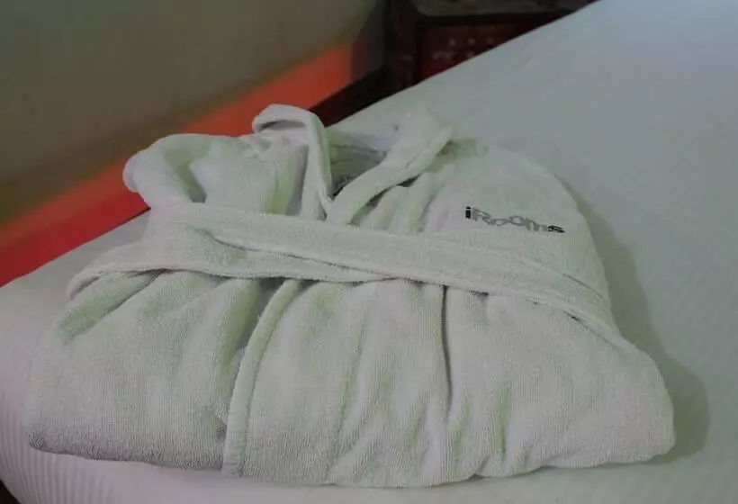 פונדק Irooms Spanish Steps