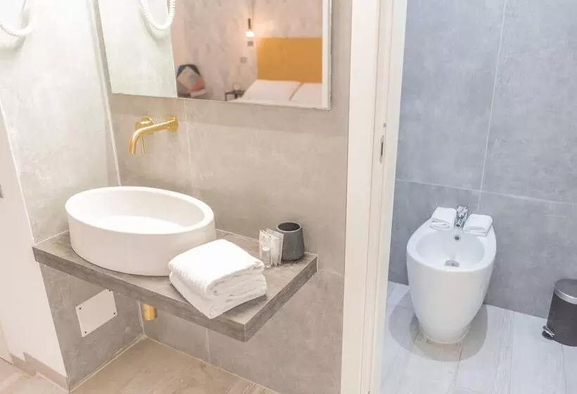 פונדק Irooms Spanish Steps