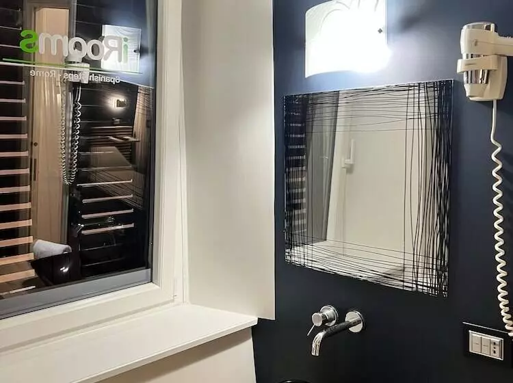 פונדק Irooms Spanish Steps