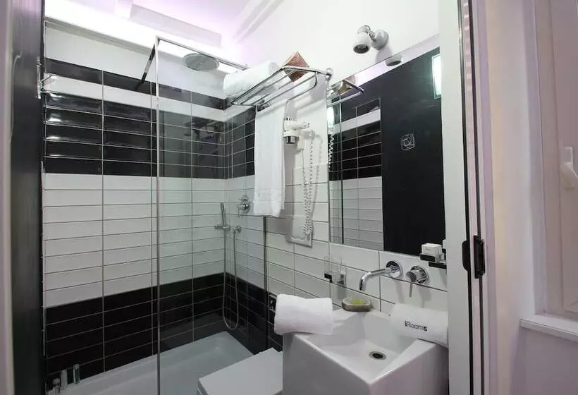 פונדק Irooms Spanish Steps