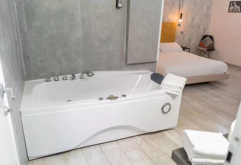 פונדק Irooms Spanish Steps