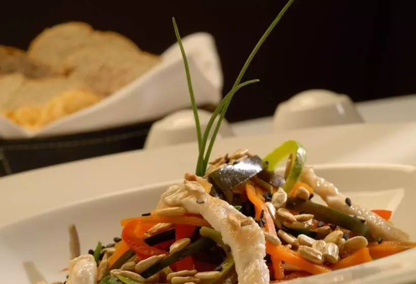 Отель Alma Del Lago Suites & Spa