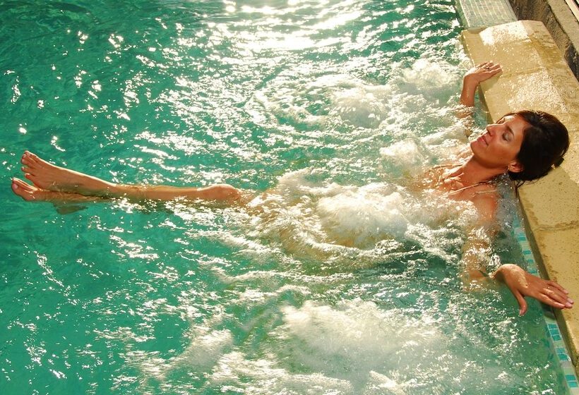 هتل Alma Del Lago Suites & Spa