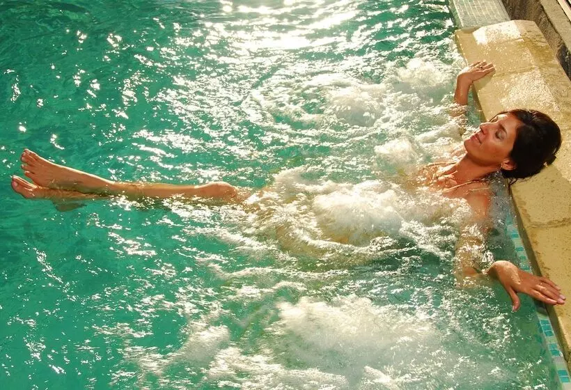 Отель Alma Del Lago Suites & Spa