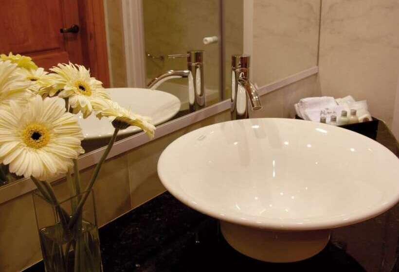 هتل Alma Del Lago Suites & Spa