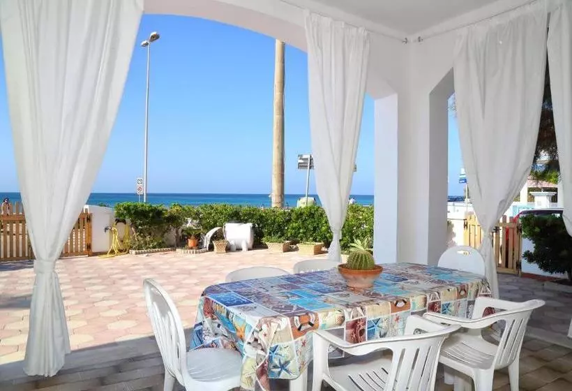 ホテル Cala Saracena