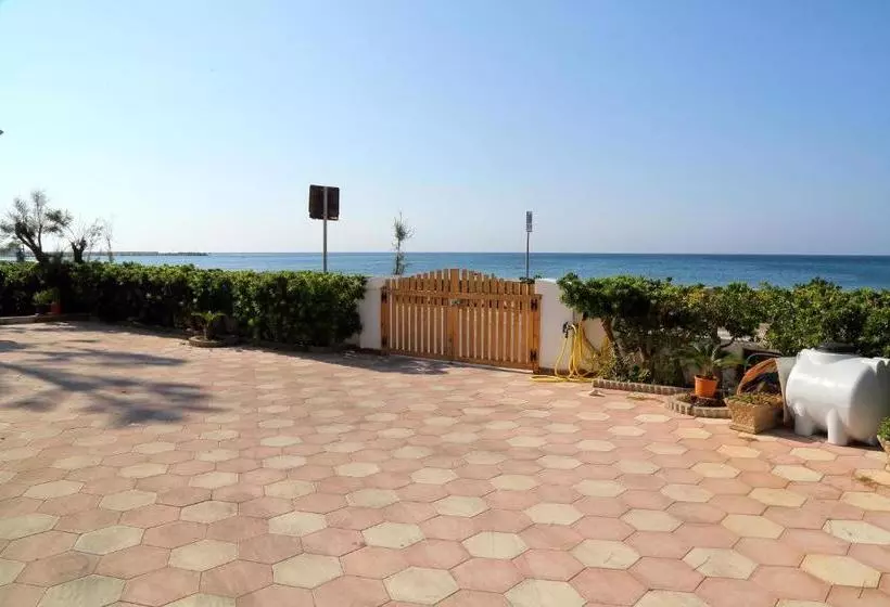 ホテル Cala Saracena