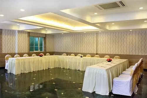 هتل Cambay Sapphire Crn