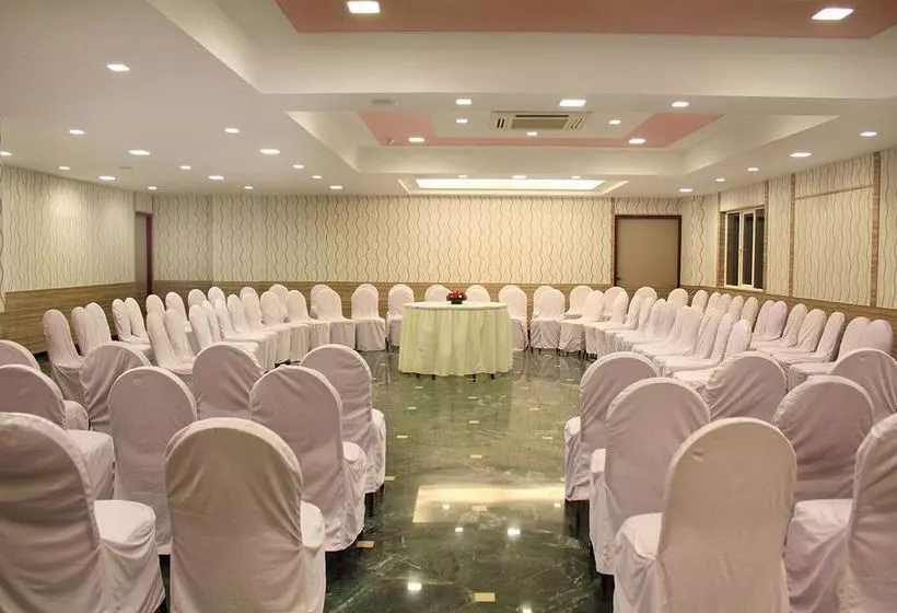 هتل Cambay Sapphire Crn