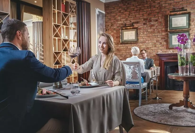 هتل Carlsbad Plaza Medical Spa & Wellness