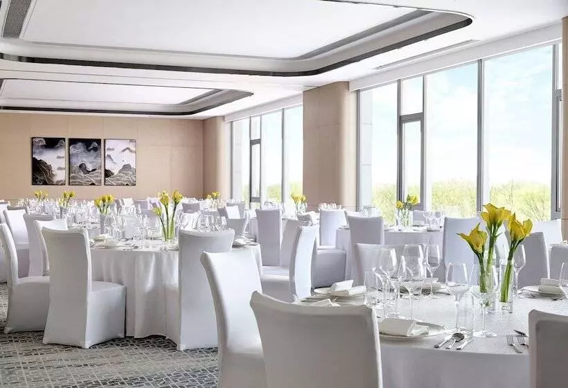 Отель Cordis Beijing Capital Airport By Langham Hospitality Group