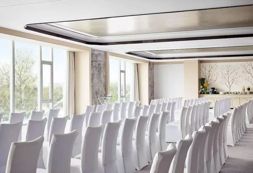 Отель Cordis Beijing Capital Airport By Langham Hospitality Group