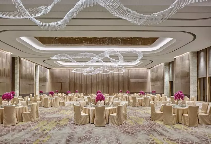 Отель Cordis Beijing Capital Airport By Langham Hospitality Group