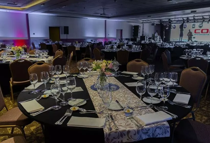 Отель Cumbres Puerto Varas