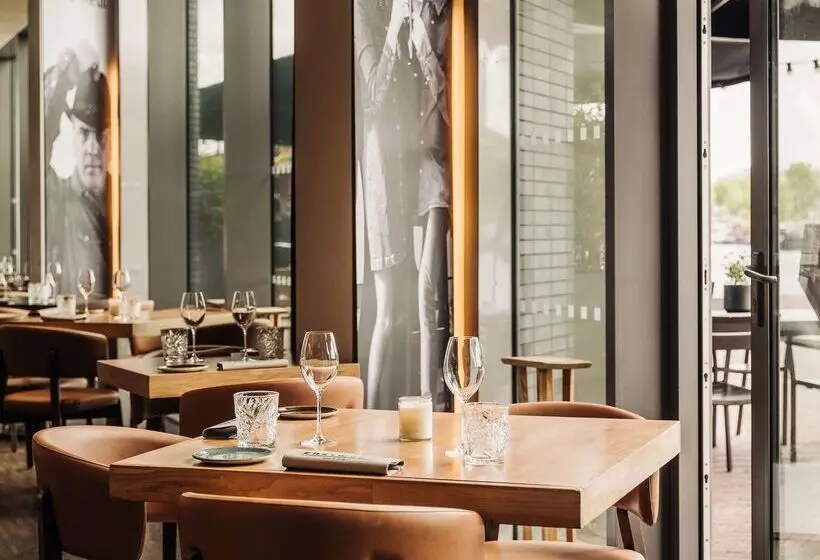 ホテル Doubletree By Hilton  Amsterdam Centraal Station