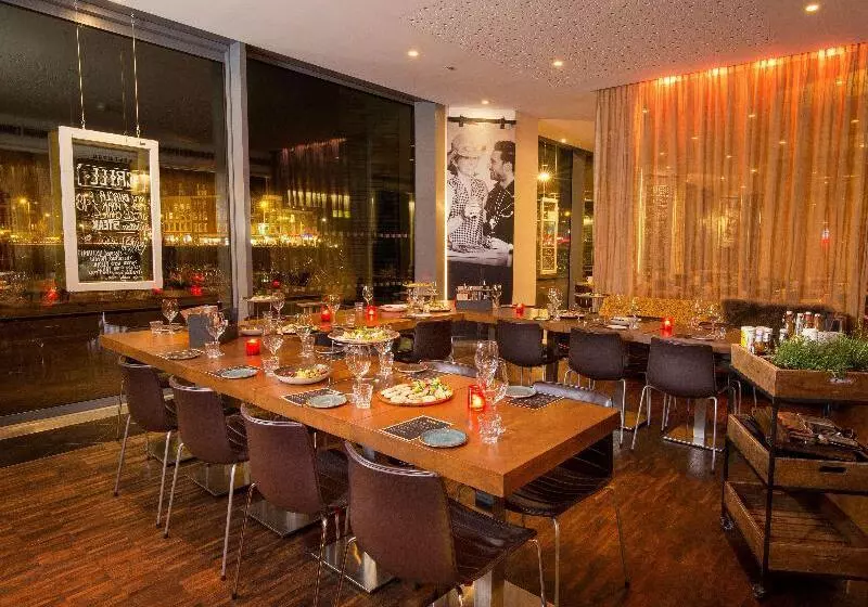 ホテル Doubletree By Hilton  Amsterdam Centraal Station