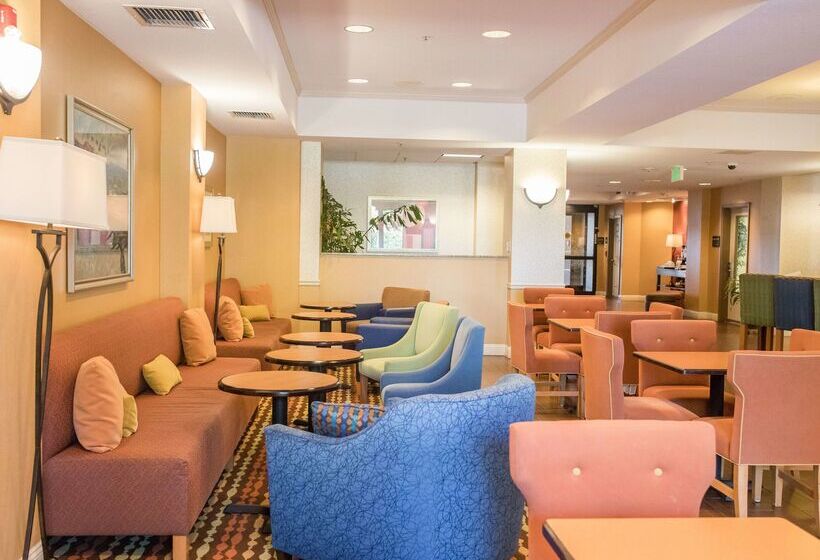 호텔 Hampton Inn & Suites Lathrop