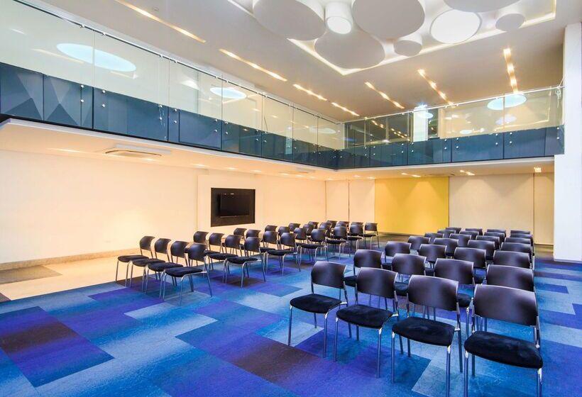 هتل NH Collection Royal Smartsuites