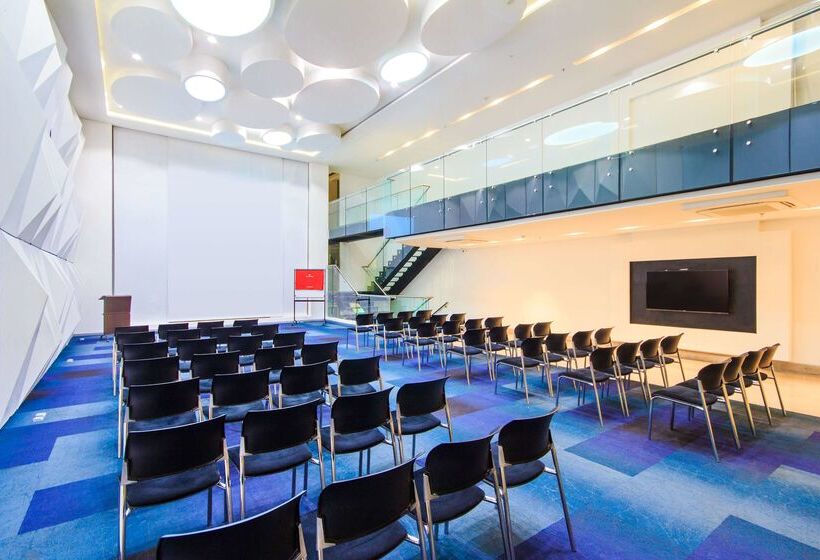 هتل NH Collection Royal Smartsuites