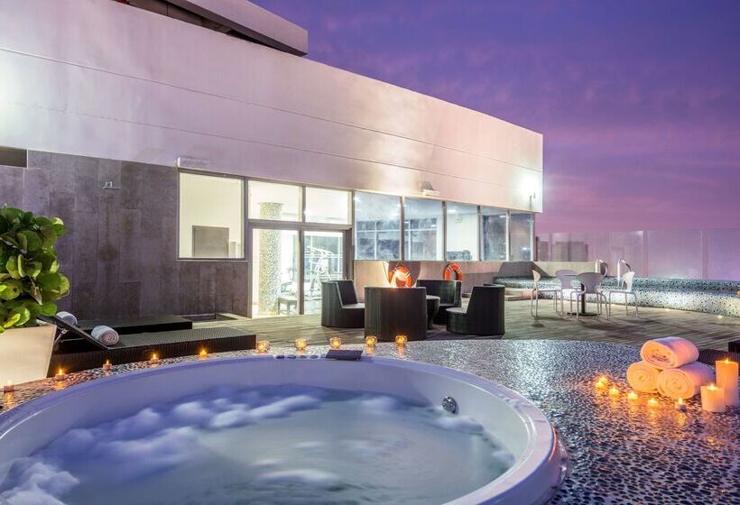 هتل NH Collection Royal Smartsuites