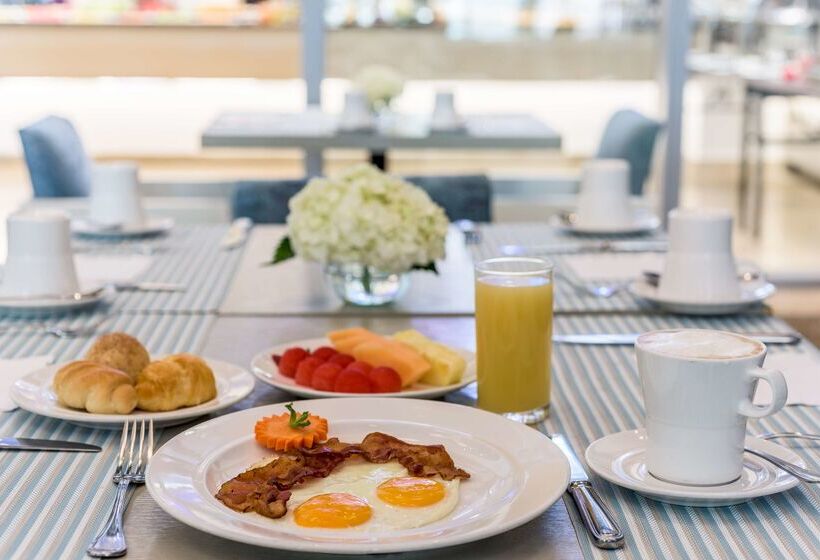 هتل NH Collection Royal Smartsuites