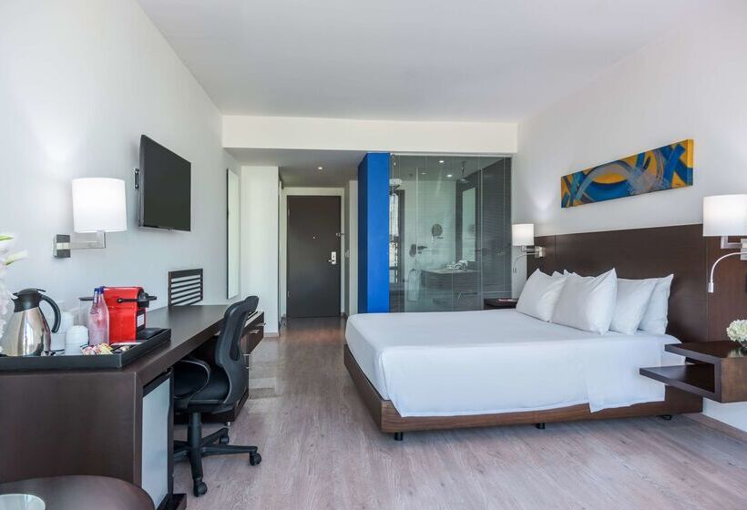 هتل NH Collection Royal Smartsuites