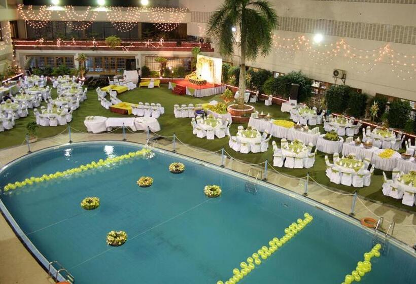 Regent Plaza Hotel & Convention Centre