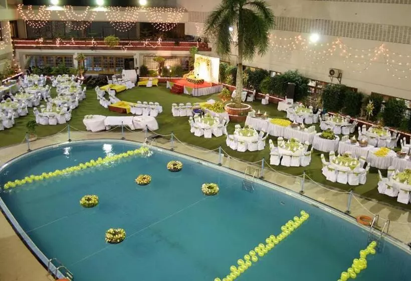 Regent Plaza Hotel & Convention Centre