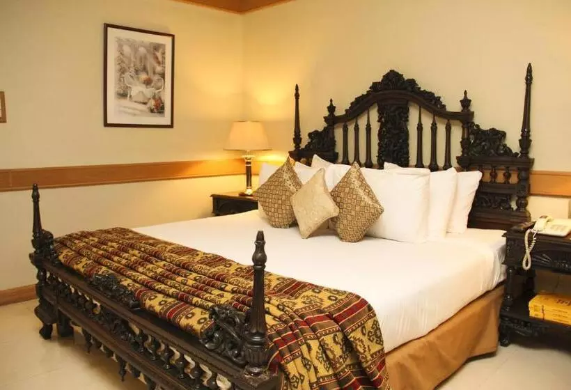 Regent Plaza Hotel & Convention Centre