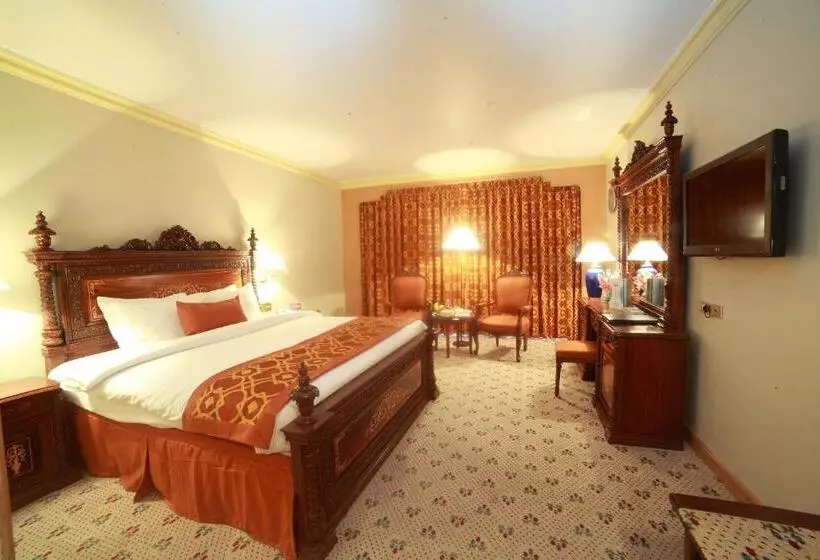 Regent Plaza Hotel & Convention Centre