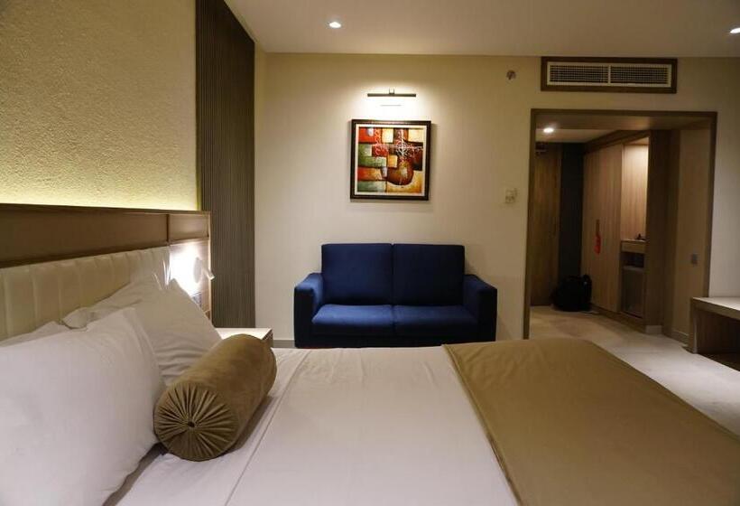 Regent Plaza Hotel & Convention Centre