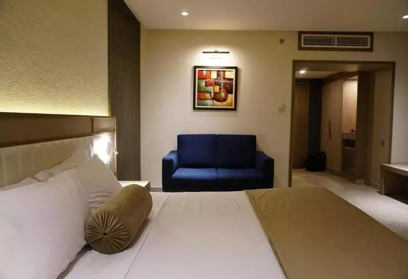 Regent Plaza Hotel & Convention Centre