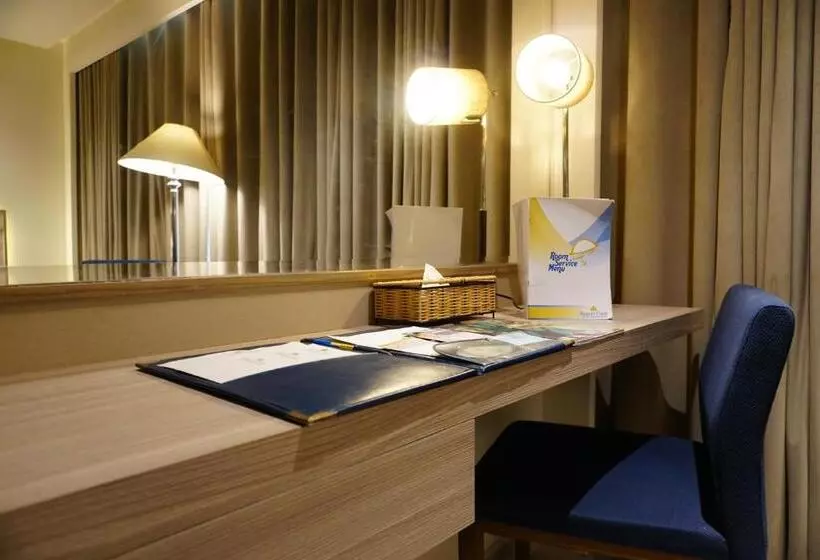 Regent Plaza Hotel & Convention Centre