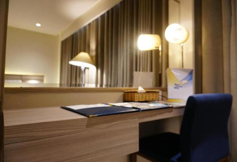 Regent Plaza Hotel & Convention Centre